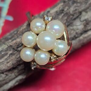 Elegant Pearl and Diamond Cluster Gold Ring